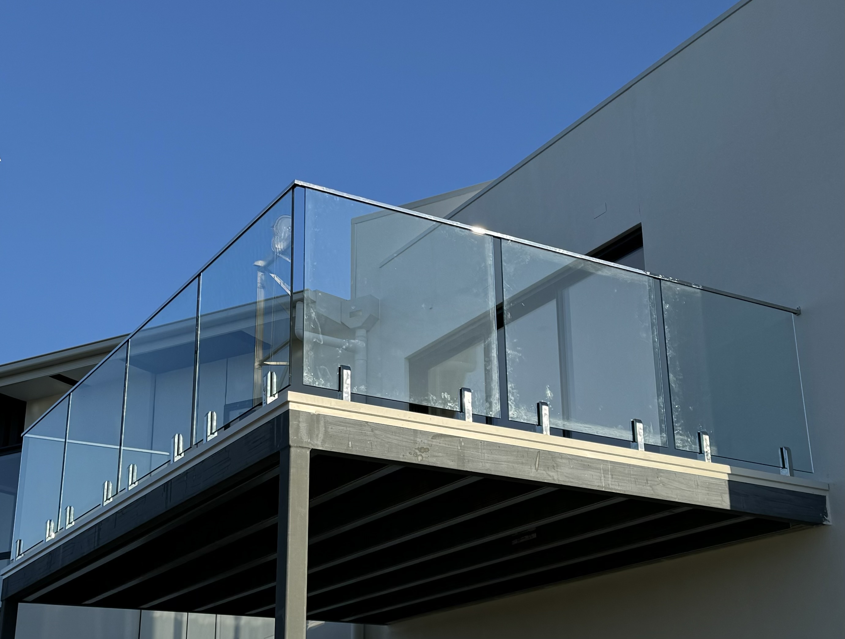 Frameless glass balustrade on the balcony of a modern home